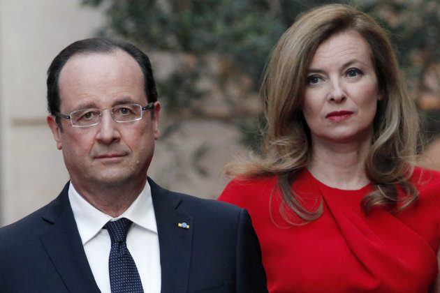 Primeira-dama ao lado de Hollande (Foto: AP)