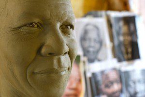 Rosto da estátua de Nelson Mandela (Foto: Gabriel Bouys/AFP)