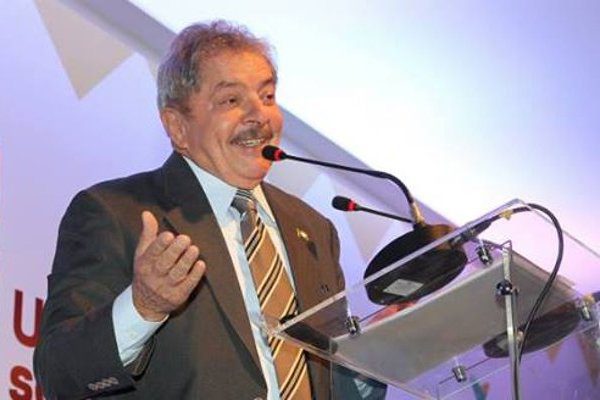 Lula citou os artigos do antecessor, o ex-presidente FHC, disse que não fugirá do debate e convocou a militância petista a defender o PT (Foto: Divulgação)