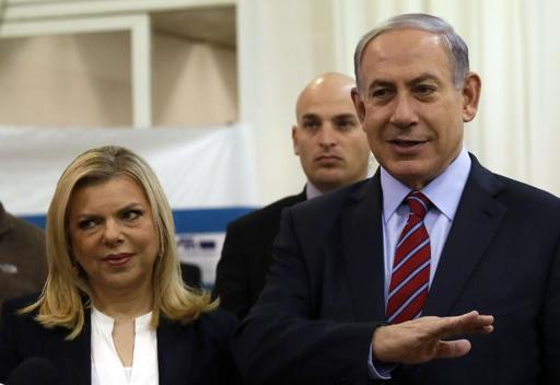 Benjamin Netanyahu e sua esposa Sara em 31 de dezembro de 2014 em Jerusalém (Foto de Gali Tibbon/AFP)
