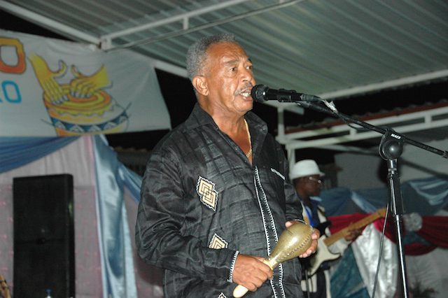 Massano Júnior, um veterano da música popular angolana, brilhando no Lobito (Foto: Portal de Angola)