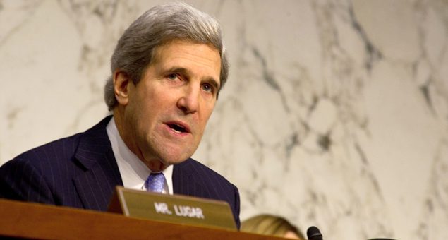 Secretário Americano de Estado, John Kerry (D.R)