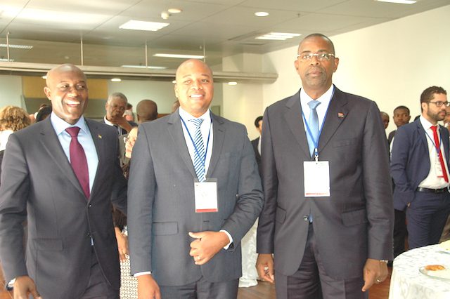 Os ministros da Juventude e Desportos de S. Tomé e Príncipe, Moçambique e Angola, durante a Conferência de Maputo. (Foto: Portal de Angola)