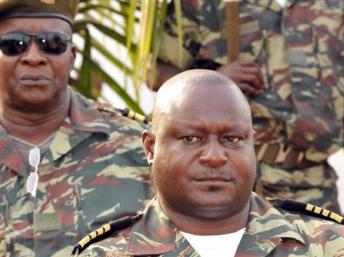 Zamora Induta (esq) e António Indjai, ambos ex Chefes de Estado Maior General das Forças Armadas guineenses (AFP)
