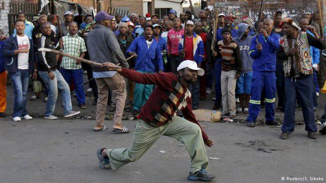 Refugiados na África do Sul são muitas vezes alvo de ataques xenófobos (REUTERS)