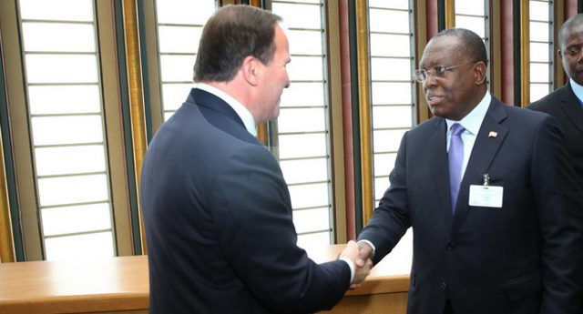 Vice-presidente da República, Manuel Vicente, encontra-se com primeiro-ministro do Reino da Suécia, Stefan Lofve (Foto: Pedro Parente)