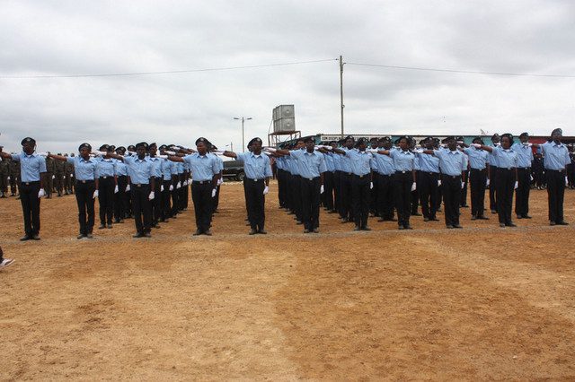 612 membros da Policia juraram bandeira (Foto: Angop)