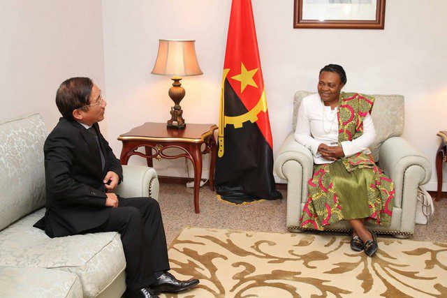 JOANA LINA, VICE PRESIDENTE DA ASSEMBLEIA NACIONAL RECEBE EMBAIXADOR DO VIETNAME EM ANGOLA (Foto: Clemente dos Santos)