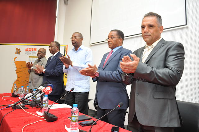 A partir da esquerda: Mário Rosa (Comité Olímpico); Diógenes de Oliveira (FACI), Gonçalves Muandumba (ministro); Leonel da Rocha (Para Olímpicos e Justiniano Araújo (FACI). (Foto: Justino Makaba)