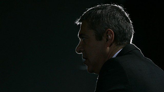 O Primeiro-ministro, José Sócrates, durante a assinatura do contrato da Concessão Baixo Tejo, 25 Janeiro 2009, em Almada. (MARIO CRUZ/LUSA)