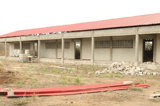 ESCOLA DO BENZA EM OBRAS (Foto: Francisco Cuti)