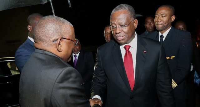 Vice-presidente da República, Manuel Vicente, recebe cumprimentos de despedida em Nova Iorque (Foto: Pedro Parente)