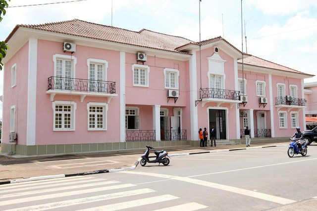 Edifício-sede do Governo da província da Lunda-Sul (Foto: Pedro Parente)