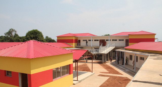 OBRA DE CONSTRUÇÃO DA ESCOLA PRIMÁRIA DE 14 SALAS NO BAIRRO CAMITUNDO (Foto: Quintas Benjamim)