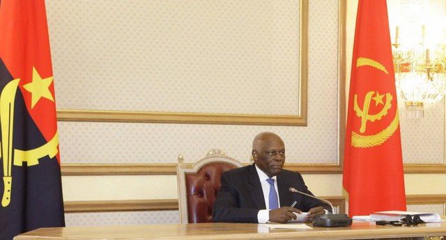 José Eduardo dos Santos fala na reunião do Conselho de Coordenação Estratégica de Luanda (Foto: Lucas Neto)