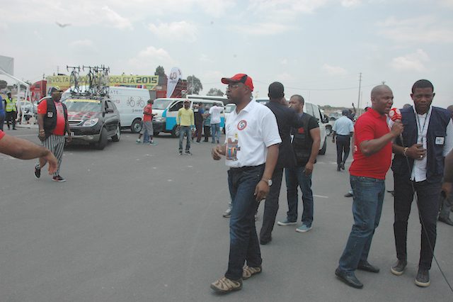 O Secretário de Estado dos Desportos, Albino da Conceição, dirigindo-se à meta. (Foto: Portal de Angola)