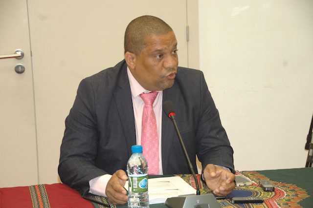António Gomes, Director Nacional dos Desportos, na abordagem dos elementos constitucionais da FADE. (Foto: Portal de Angola)