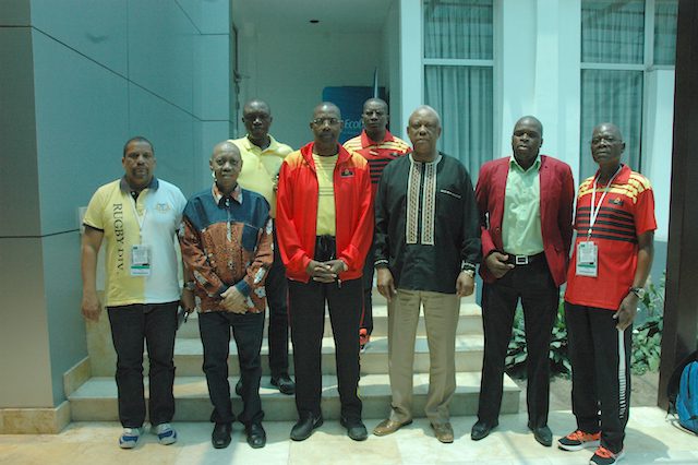 MVuzo MBebe, o segundo a contar da esquerda, no último encontro com a delegação angolana e membros da Zona 5, em Brazzaville (4-9-2015), antes do seu passamento físico. (Foto: Portal de Angola)