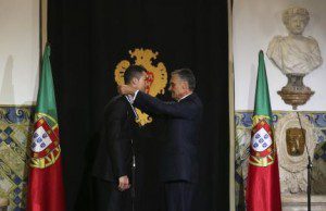 Presidente Português condecora Cristiano Ronaldo (Foto: D.R)