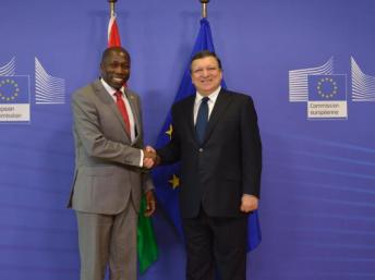 Encontro em Bruxelas do primeiro-ministro guineense, Domingos Simões Pereira, e do presidente da comissão europeia, Durão Barroso, 14 de Julho de 2014 Comissão europeia (RFI)