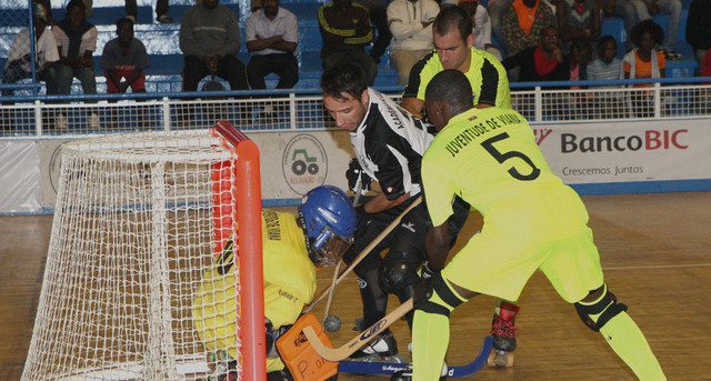 Foto do Jogo Hoquei em Patins Juventude de Viana e Academica de Luanda (Foto: Antonio Escrivao)