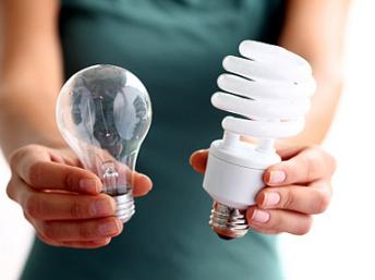 As lâmpadas incandescentes devem ser substituídas pelas Lâmpadas Fluorescentes Compactas (LFCs), halógenas, ou mesmo as de LED (Divulgação / Gov. São Paulo)