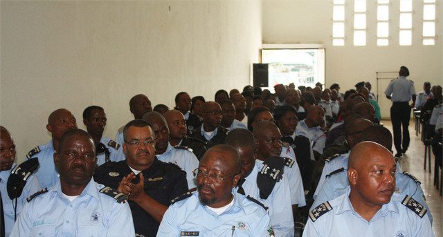 Efectivos da Policia Nacional formados para educação da cidadania (ANGOP)