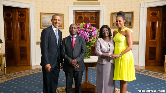 Presidente Barack Obama e a Primeira-dama Michelle Obama com José Mário Vaz, Presidente da República da Guiné-Bissau, e a Primeira-dama Rosa Teixeira Goudiaby Vaz. (US)