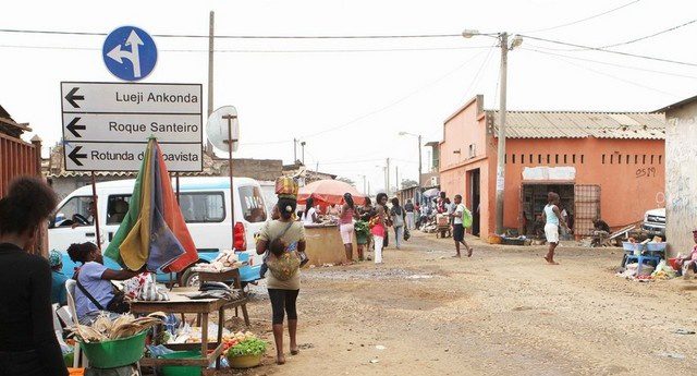 Parte de uma das ruas do município do Sambizanga (Foto: Clemente Santos) 