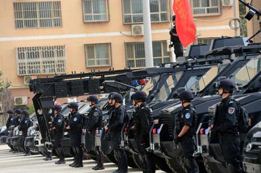 (Junho) Forças de segurança na região muçulmana de Xinjiang (AFP)