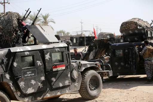 Soldados iraquianos na cidade suinta de Dhuluiyah, 75 km ao norte de Bagdá, em 4 de outubro (Foto de Ahmad Al-Rubaye/AFP)