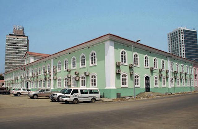 Alfandegas de Angola, edifício sede em Luanda (Foto: D.R.)