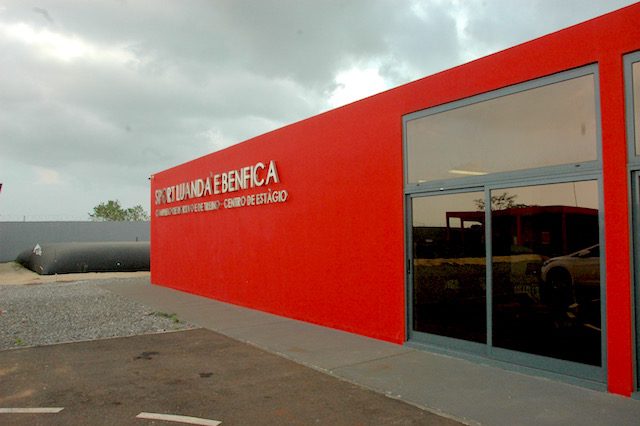 Fachada do Centro de Estágio do SLB-Angola (Foto: Portal de Angola)