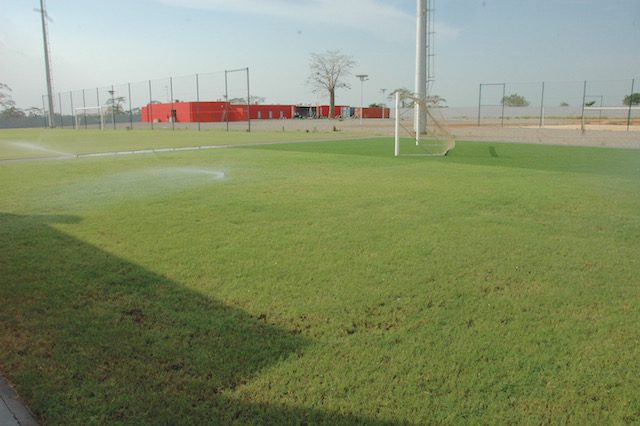 Paisagem onde o verde se esbate no vermelho sangue do clube. (Foto: Portal de Angola)