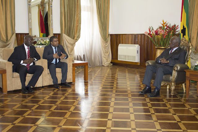 Encontro privado com a delegação angolana. (Foto: D.R.)