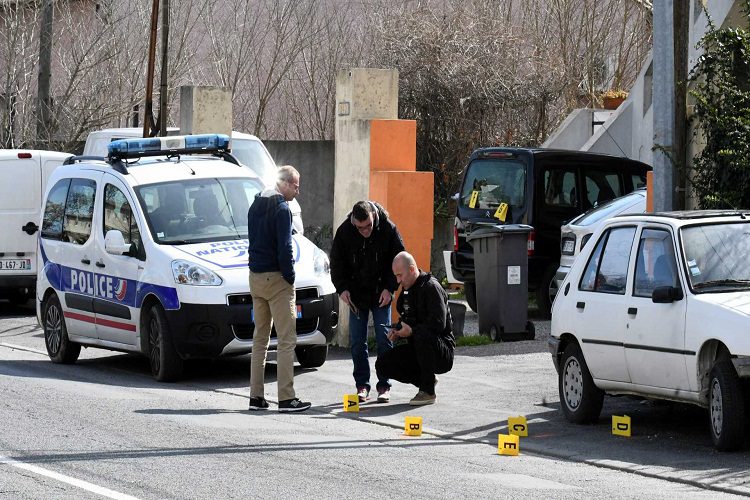 Resultado de imagem para Atacante que se barricou em supermercado foi abatido pela polícia