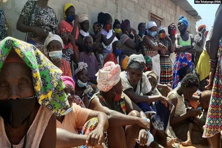 Bispos moçambicanos tristes com pessoas indefesas mortas, feridas